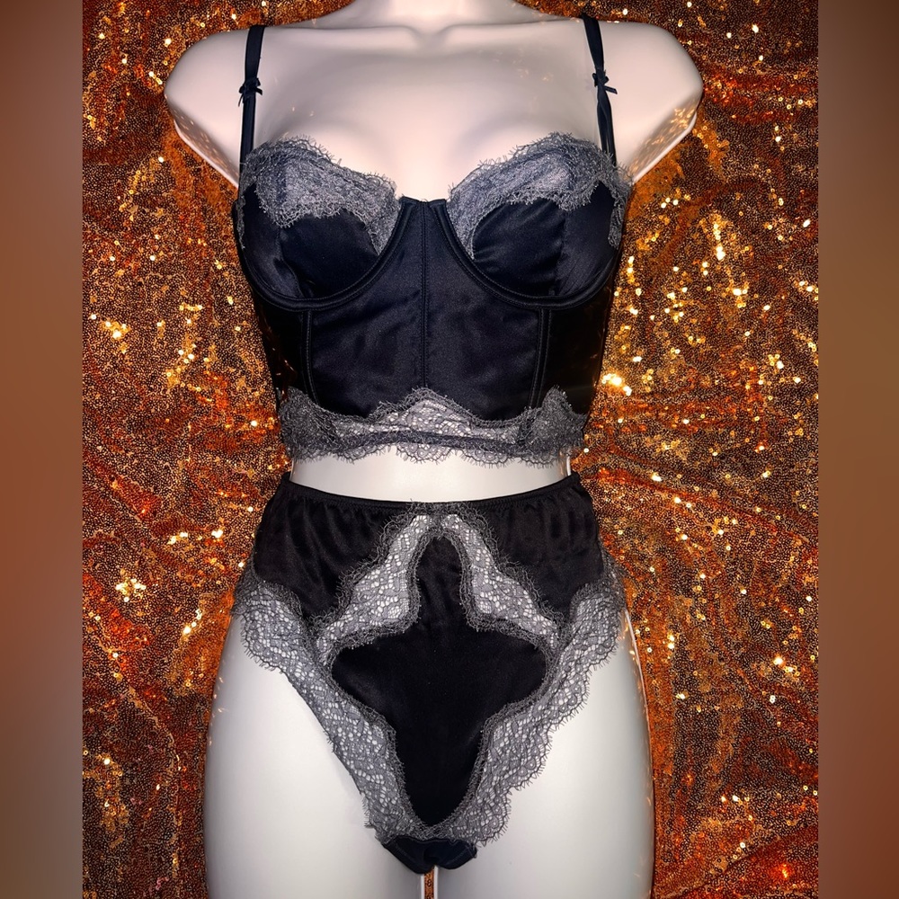 Victoria’s Secret 2pc Navy Blue silk set. High waisted! Size (M)